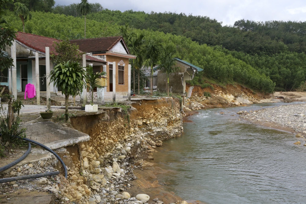 nha-bi-cuon-troi-mat-het-roi (2).jpg