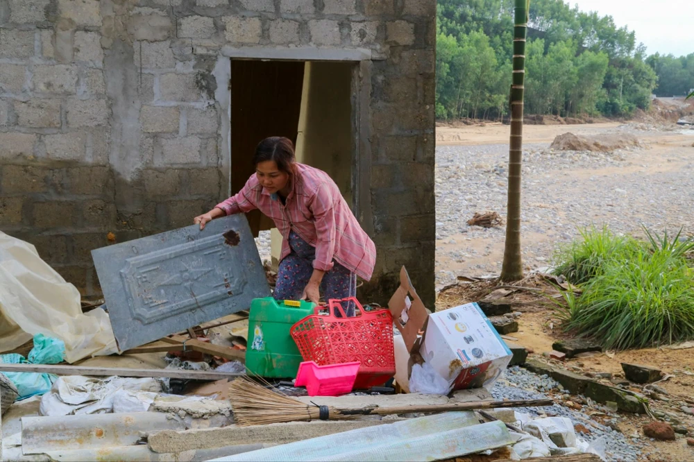 nha-bi-cuon-troi-mat-het-roi (21).jpg