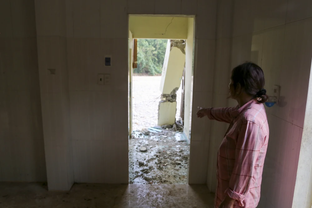 nha-bi-cuon-troi-mat-het-roi (22).jpg