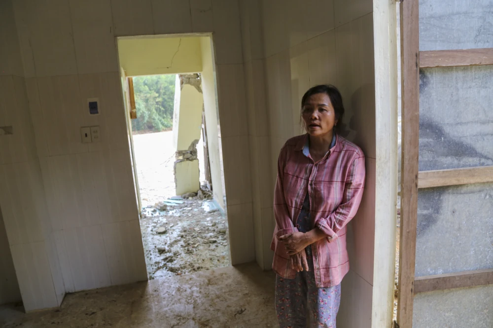 nha-bi-cuon-troi-mat-het-roi (24).jpg