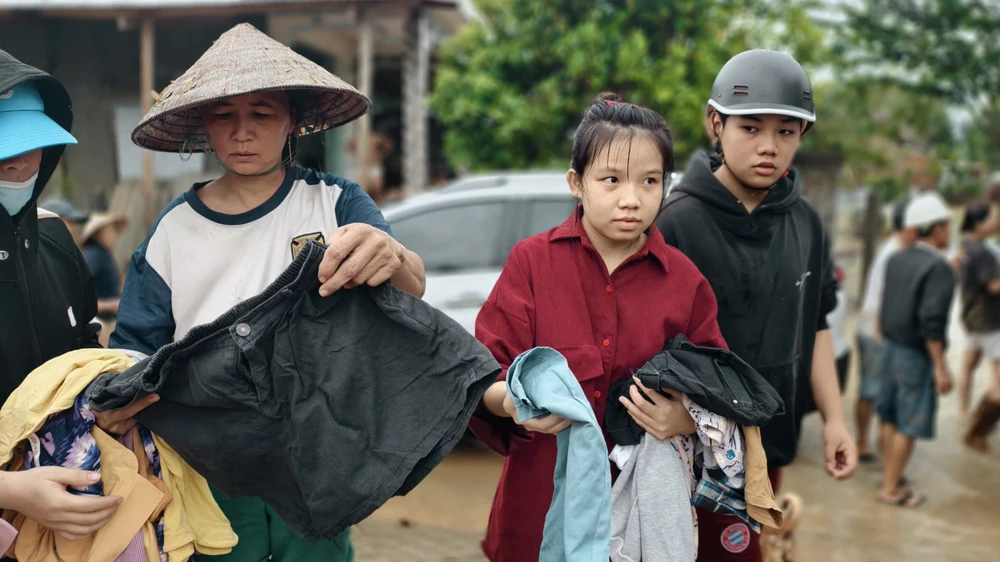 chum-anh-flycam-nuoc-bua-vay-ron-lu-hoa-thinh-dak-lak (16).jpg