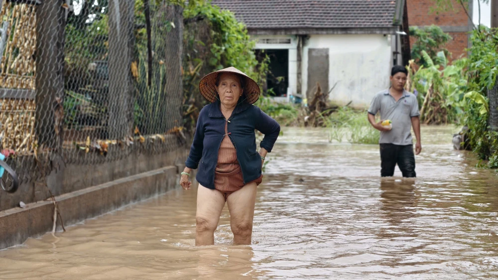 chum-anh-flycam-nuoc-bua-vay-ron-lu-hoa-thinh-dak-lak (18).jpg