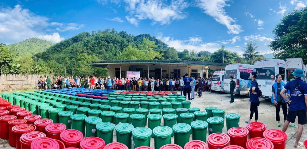 hang-cuu-tro (2).jpg