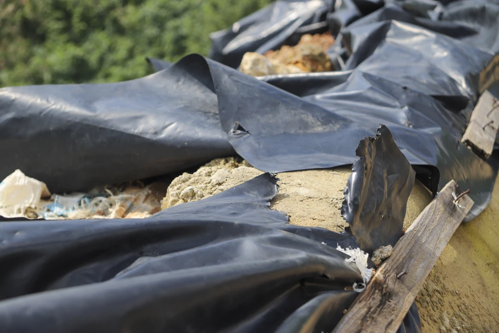 nghia-trang-40-ti-tua-son-huong-thuy-bi-sat-lo (17).jpg