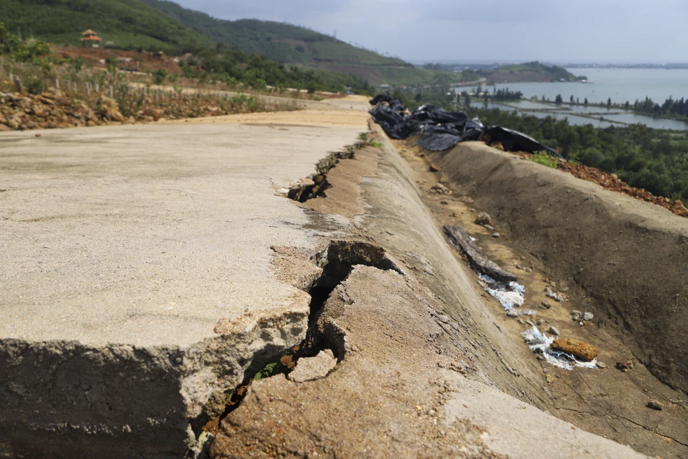 nghia-trang-40-ti-tua-son-huong-thuy-bi-sat-lo (18).jpg