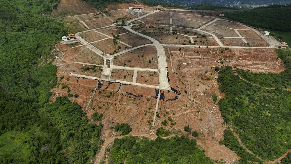 nghia-trang-40-ti-tua-son-huong-thuy-bi-sat-lo (7).jpg