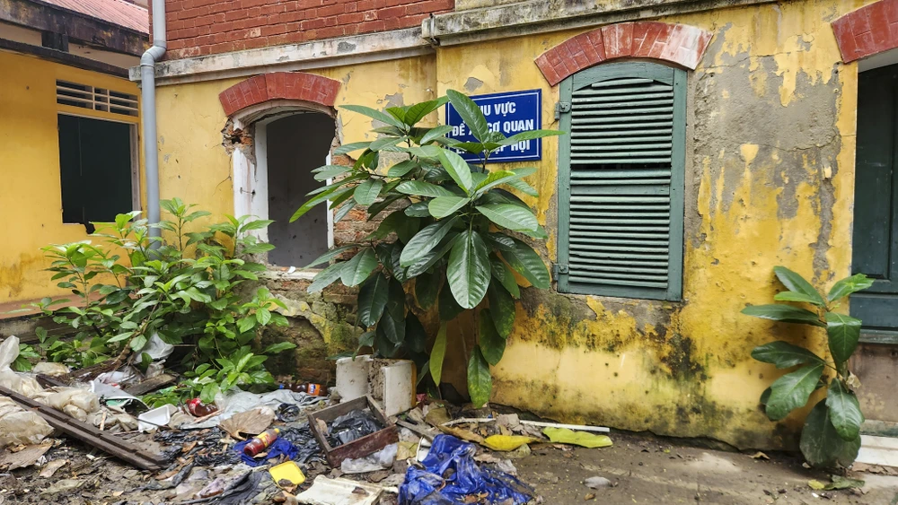 can-canh-can-biet-thu-co-ma-than-den-noi-di-doi-duoc-lanh-dao-tp-hue-lo-mat-an-toan (1).jpg