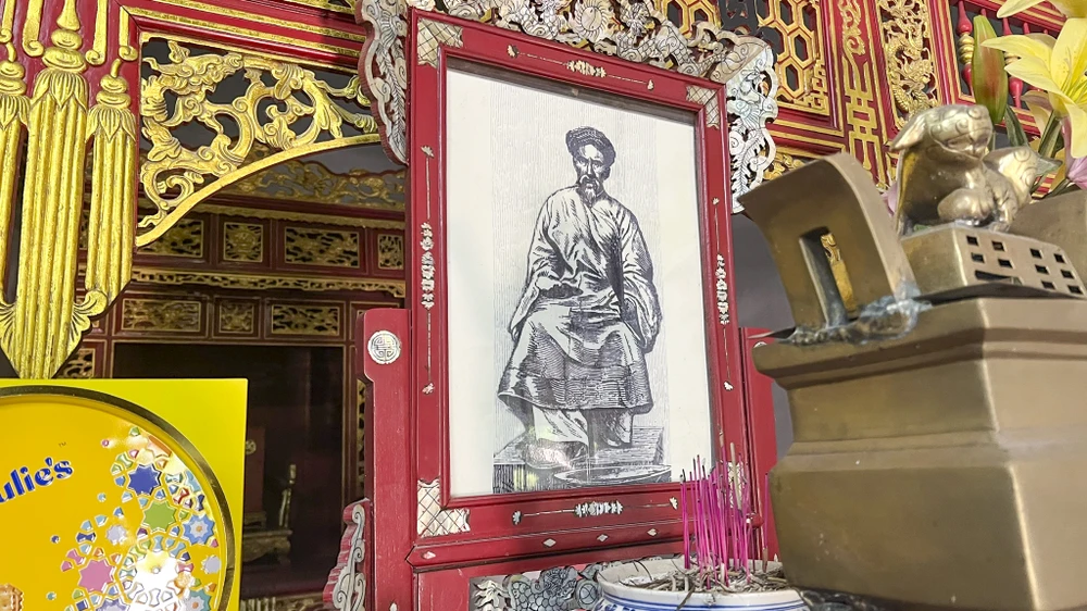 ben-trong-phu-de-cua-vi-hoang-tu-nhieu-con-hon-ca-vua-minh-mang (1).jpg