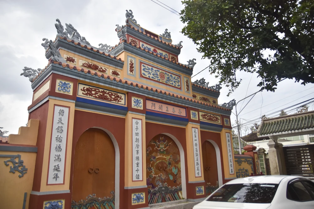 ben-trong-phu-de-cua-vi-hoang-tu-nhieu-con-hon-ca-vua-minh-mang (11).jpg