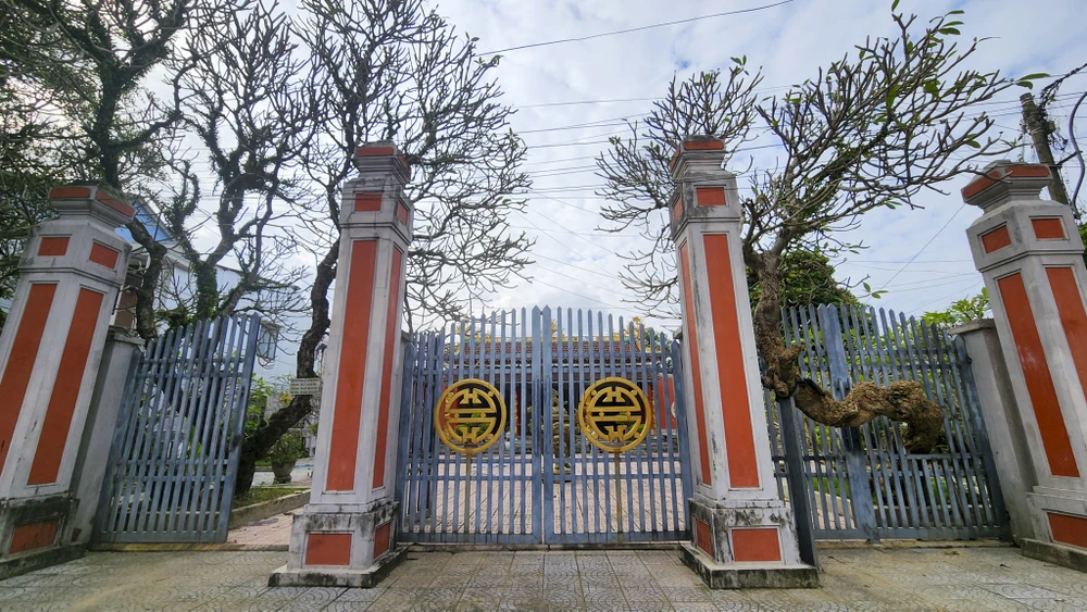 ben-trong-phu-de-cua-vi-hoang-tu-nhieu-con-hon-ca-vua-minh-mang (2).jpg