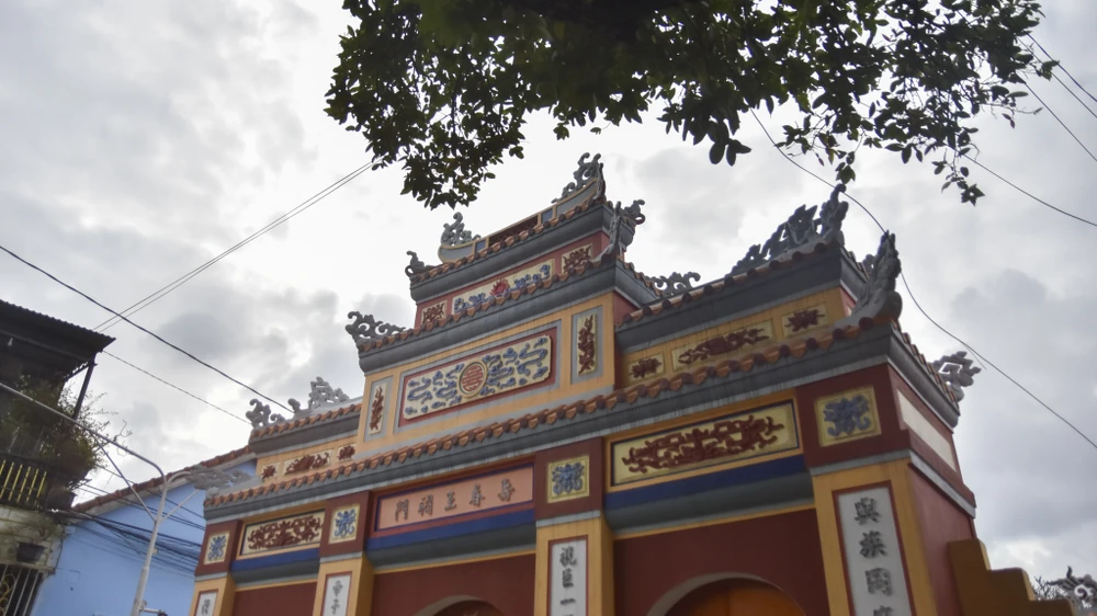 ben-trong-phu-de-cua-vi-hoang-tu-nhieu-con-hon-ca-vua-minh-mang (22).jpg