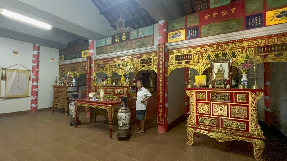 ben-trong-phu-de-cua-vi-hoang-tu-nhieu-con-hon-ca-vua-minh-mang (29).jpg