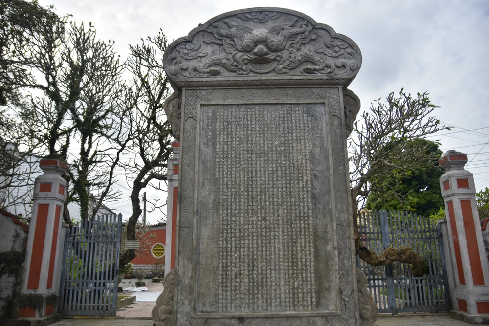 ben-trong-phu-de-cua-vi-hoang-tu-nhieu-con-hon-ca-vua-minh-mang (8).jpg