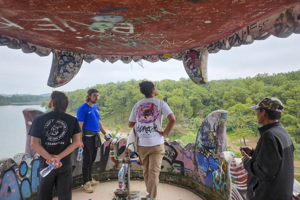 ve-dep-ma-mi-cua-con-rong-khong-lo-o-hue-gio-ra-sao (29).jpg