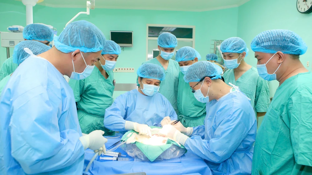 hoi-sinh-su-song-cho-4-benh-nhan-tu-ky-thuat-ghep-tang-ghep-tuy-dac-biet.jpg