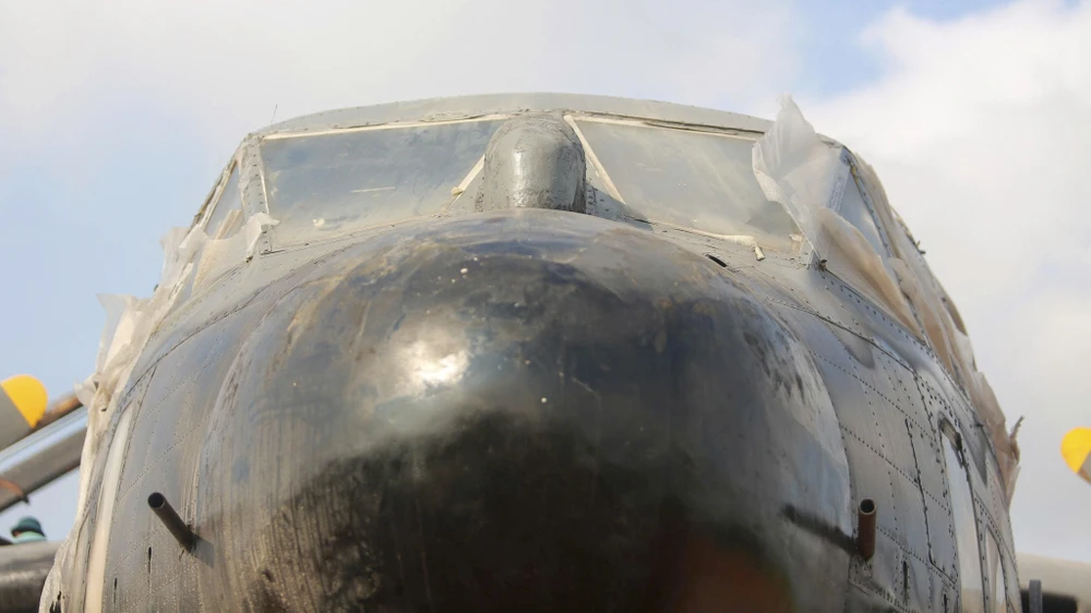 can-canh-lap-rap-ngua-tho-c-119-khi-vua-ve-san-bay-ta-con (2).jpg