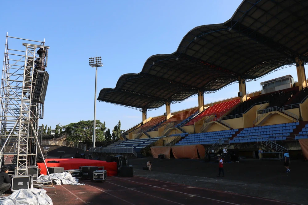 can-canh-chao-lua-tu-do-lap-man-hinh-300-inch- cho-tran-dau-u23-viet-nam-trung-quoc1.jpg