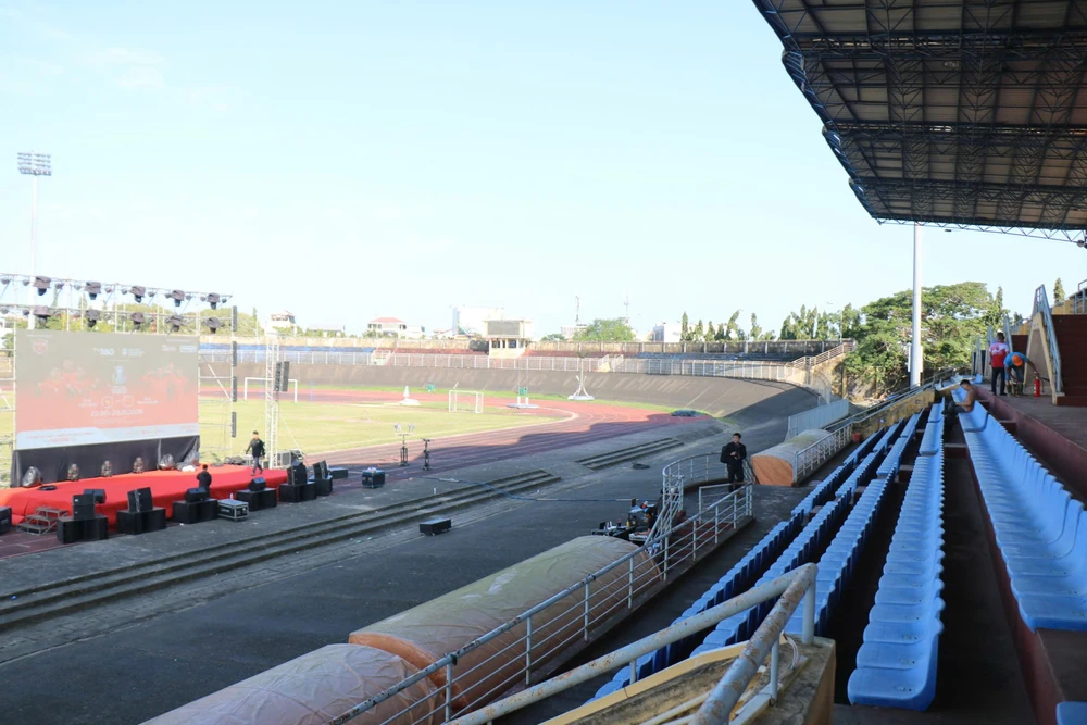 can-canh-chao-lua-tu-do-lap-man-hinh-300-inch- cho-tran-dau-u23-viet-nam-trung-quoc6.jpg