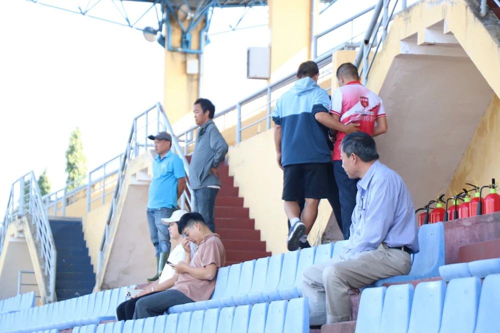 can-canh-chao-lua-tu-do-lap-man-hinh-300-inch- cho-tran-dau-u23-viet-nam-trung-quoc7.jpg