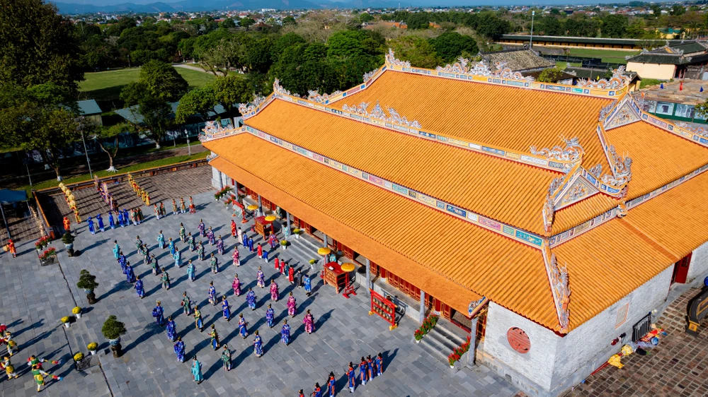 tai-hien-khong-gian-tet-cung-dinh-qua-le-thiet-trieu-nguyen-dan (3).jpg