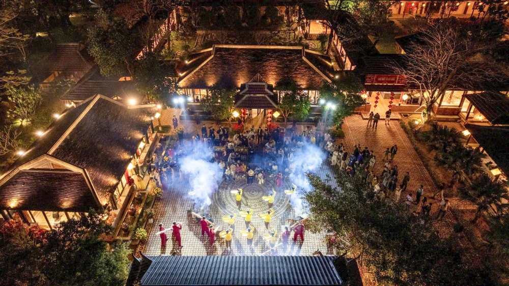 lac-buoc-vao-chon-xua-trai-nghiem-nhung-tro-choi-cung-dinh (11).jpg