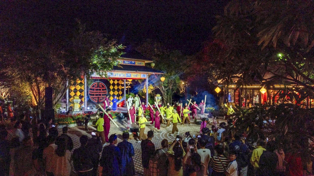 lac-buoc-vao-chon-xua-trai-nghiem-nhung-tro-choi-cung-dinh (12).jpg