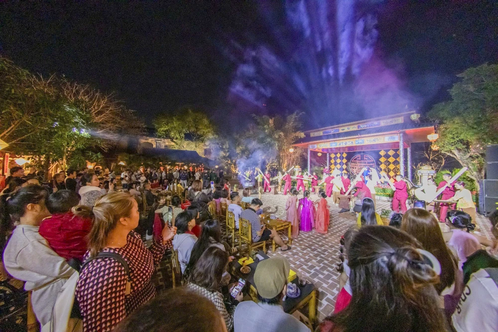 lac-buoc-vao-chon-xua-trai-nghiem-nhung-tro-choi-cung-dinh (14).jpg