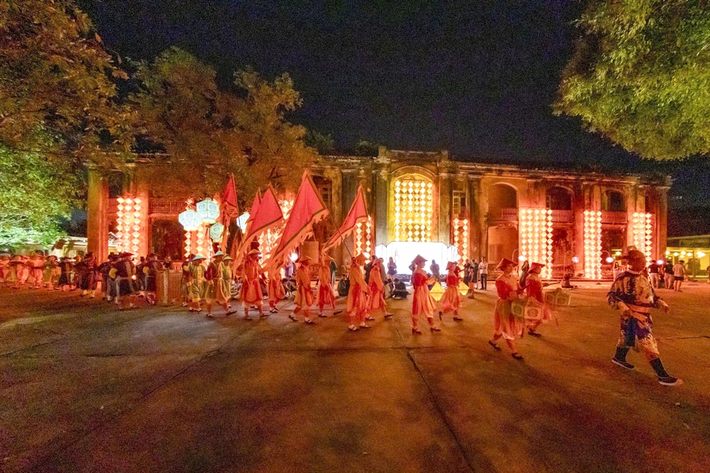 lac-buoc-vao-chon-xua-trai-nghiem-nhung-tro-choi-cung-dinh (15).jpg