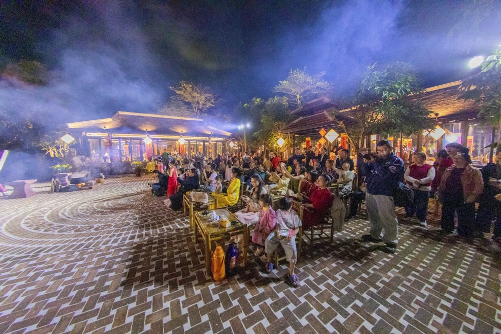 lac-buoc-vao-chon-xua-trai-nghiem-nhung-tro-choi-cung-dinh (2).jpg