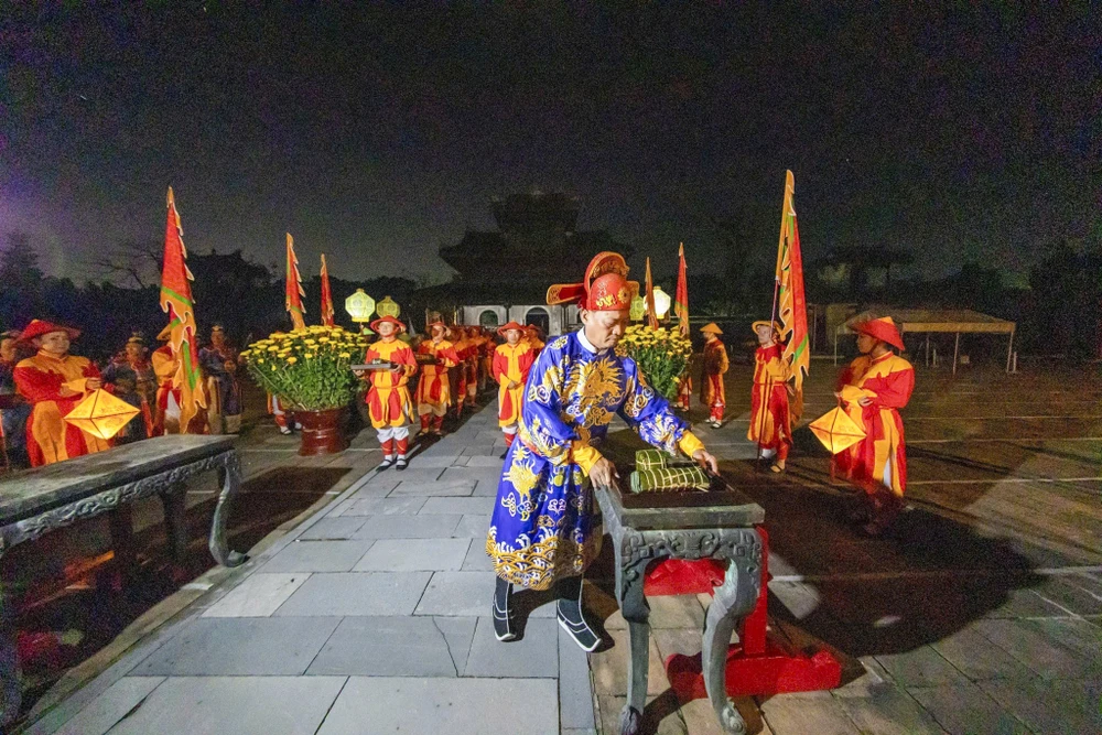 lac-buoc-vao-chon-xua-trai-nghiem-nhung-tro-choi-cung-dinh (8).jpg