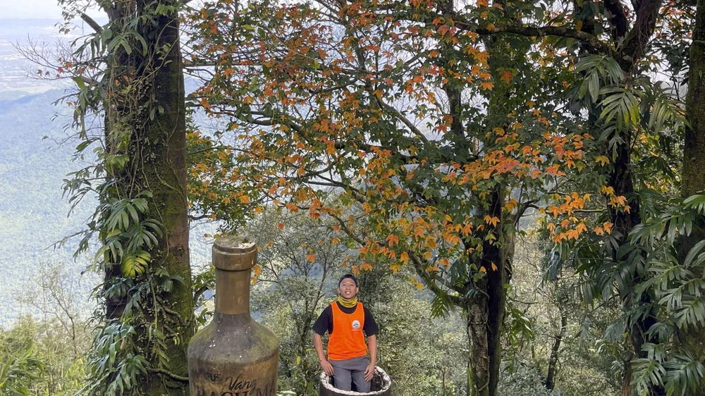 sac-xuan-me-hoac-long-nguoi-tren-dinh-bach-ma (3).jpg