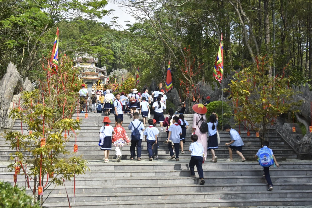 en-nui-ngu-phong-xem-tai-hien-hanh-trinh-ve-lam-dau-xu-champa-cua-cong-chua-huyen-tran (16).jpg