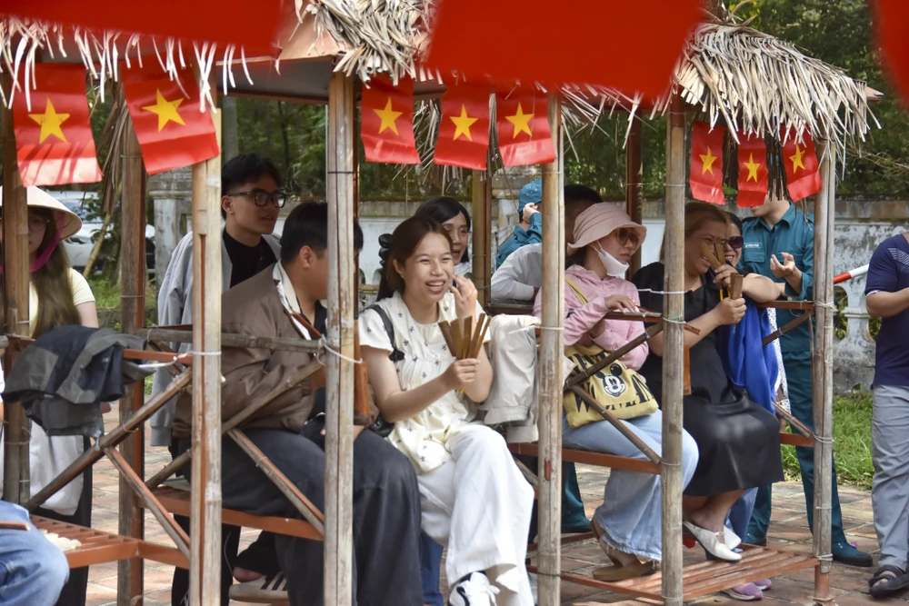 en-nui-ngu-phong-xem-tai-hien-hanh-trinh-ve-lam-dau-xu-champa-cua-cong-chua-huyen-tran (7).jpg