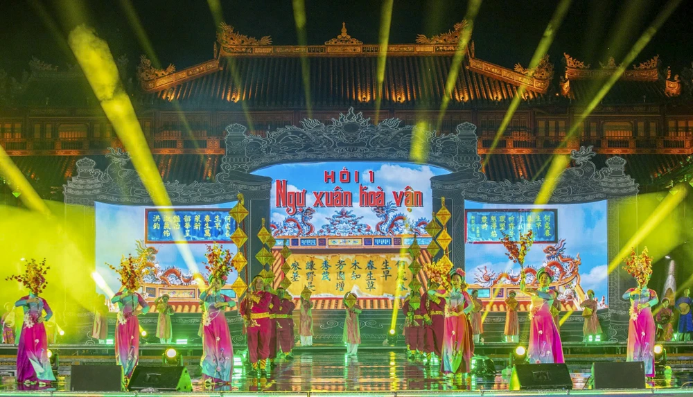 nhieu-bai-tho-ngu-che-cua-cac-vi-vua-nha-nguyen-song-lai-giua-co-do (29).jpg