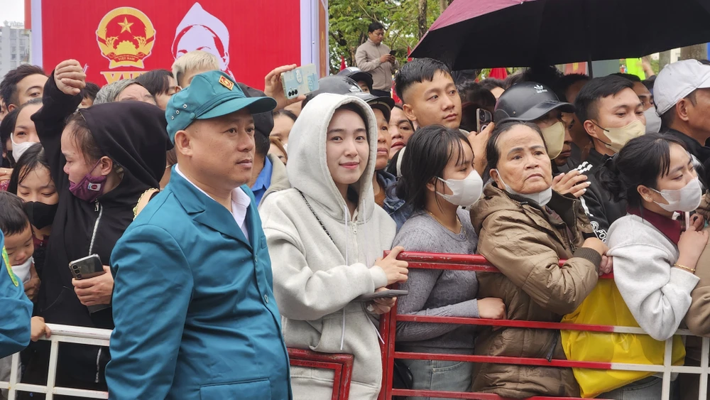 tp-hue-ron-rang-to-chuc-le-giao-nhan-quan-nam-2026 (1).jpg