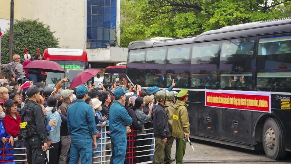 tp-hue-ron-rang-to-chuc-le-giao-nhan-quan-nam-2026 (10).jpg