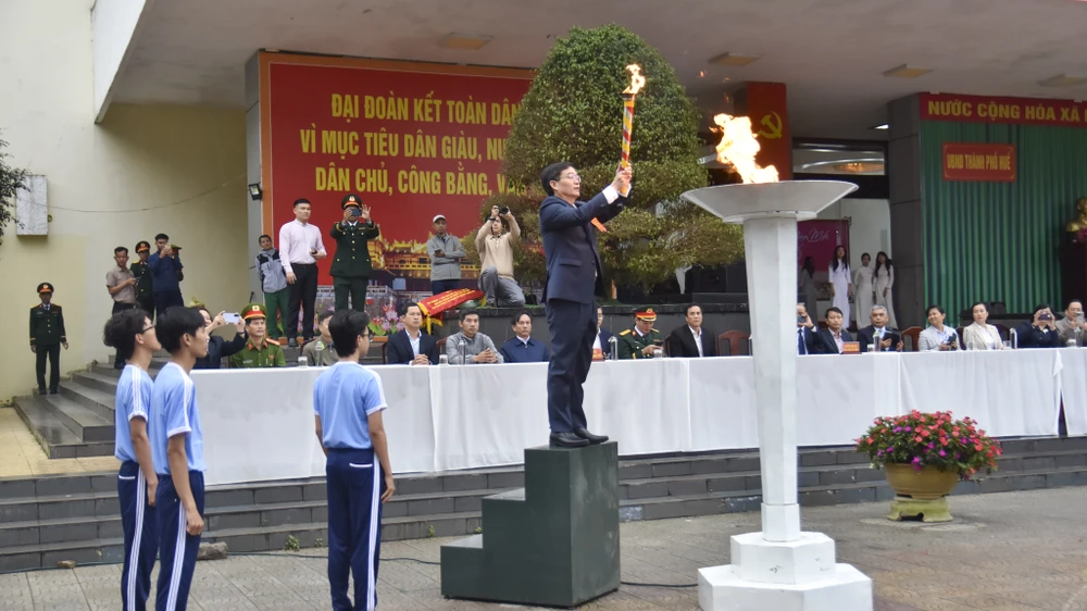 tp-hue-ron-rang-to-chuc-le-giao-nhan-quan-nam-2026 (3).jpg