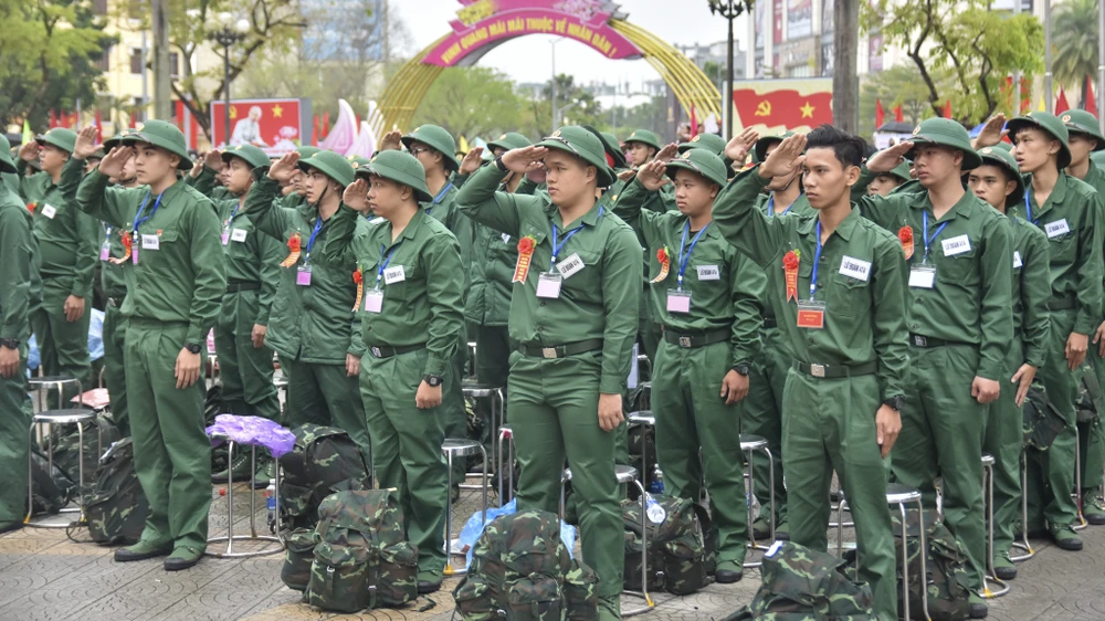 tp-hue-ron-rang-to-chuc-le-giao-nhan-quan-nam-2026 (4).jpg