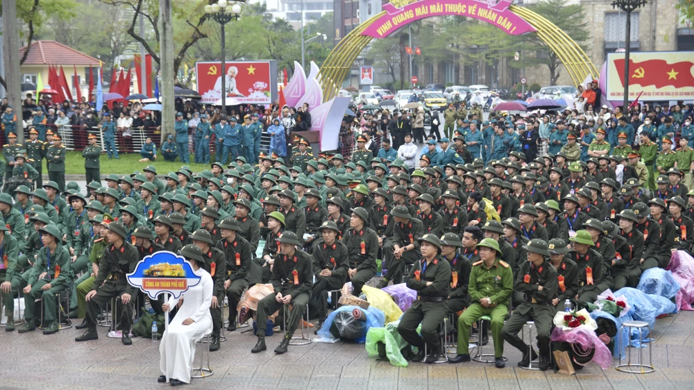 tp-hue-ron-rang-to-chuc-le-giao-nhan-quan-nam-2026 (5).jpg