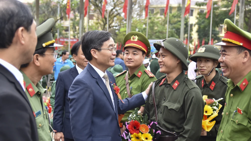 tp-hue-ron-rang-to-chuc-le-giao-nhan-quan-nam-2026 (7).jpg