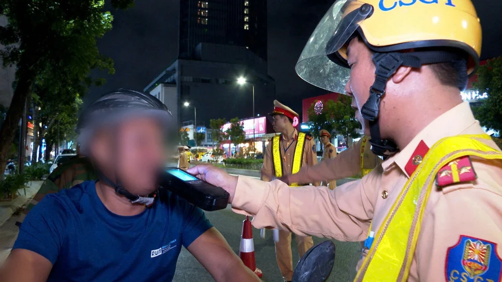cong-an-tp-hue-xu-ly-hon-8-000-truong-hop-vi-pham-toc-do-va-nong-do-con.jpg
