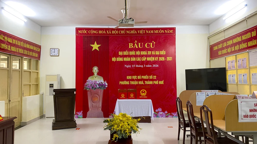 benh-vien-trung-uong-hue-chuan-bi-hom-phieu-di-dong-phuc-vu-bau-cu-tai-giuong-benh (2).jpg