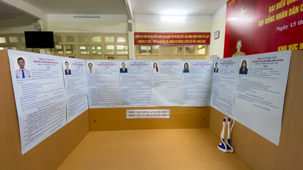 benh-vien-trung-uong-hue-chuan-bi-hom-phieu-di-dong-phuc-vu-bau-cu-tai-giuong-benh (5).jpg