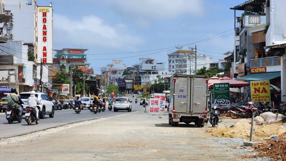 can-canh-cong-truong-cau-vy-da-dinh-tre-khien-chu-dau-tu-hue-het-kien-nhan (15).jpg