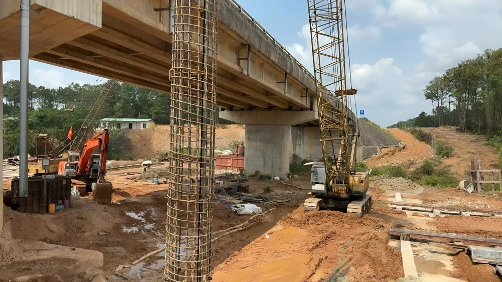 sot-ruot-cho-mat-bang-nut-giao-300-ti-dong-tren-cao-toc-cam-lo-la-son (2).jpeg