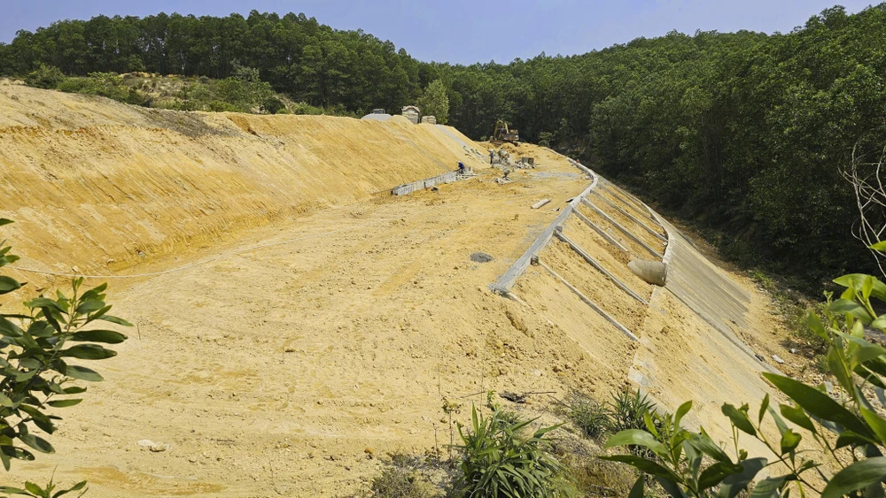 can-canh-du-an-rac-86-ti-dong-o-hue-chay-nuoc-rut-sau-thanh-tra (23).jpg