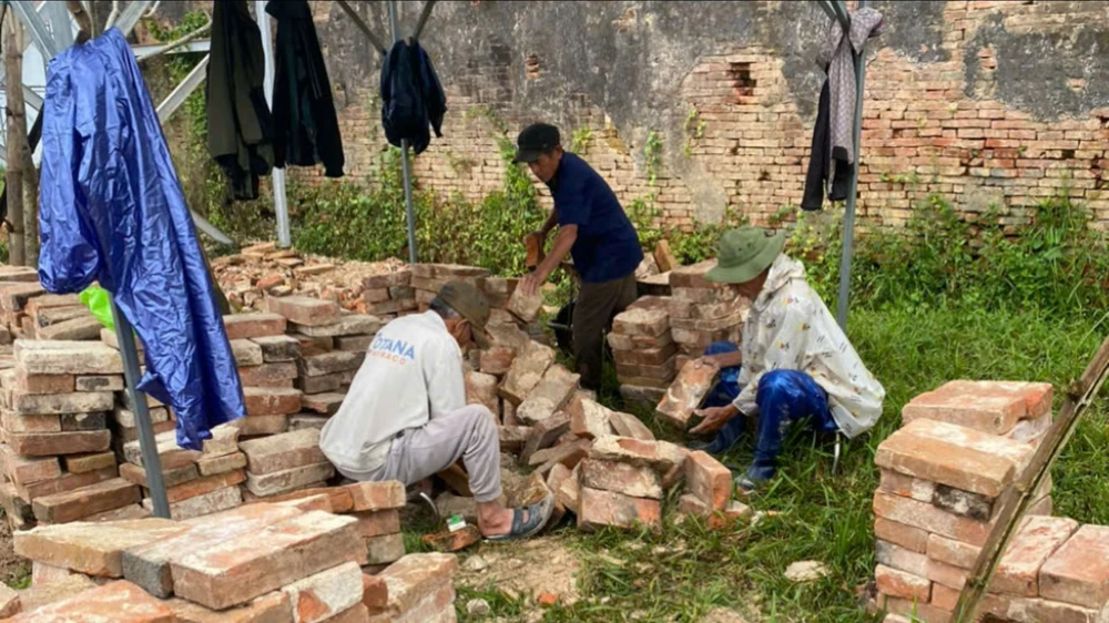 du-an-khan-cap-khac-phuc-bo-tuong-hoang-thanh-hue-vi-sao-lo-hen-45-ngay (2).jpg