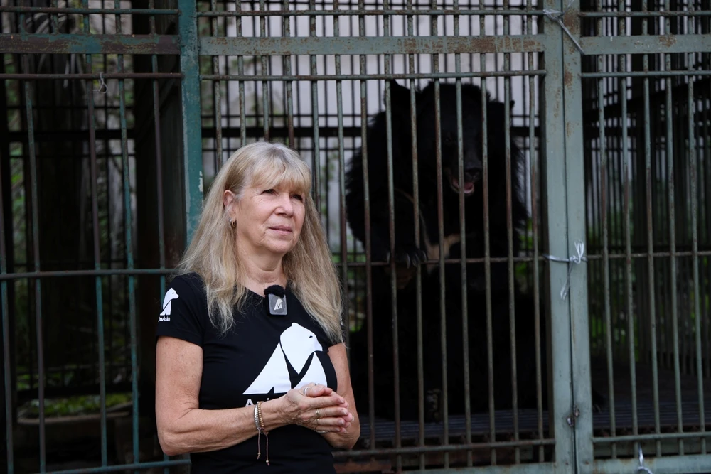 chum-anh-cuu-ho-4-ca-the-gau-tu-tp-ho-chi-minh-dua-ve-bach-ma (8).JPG