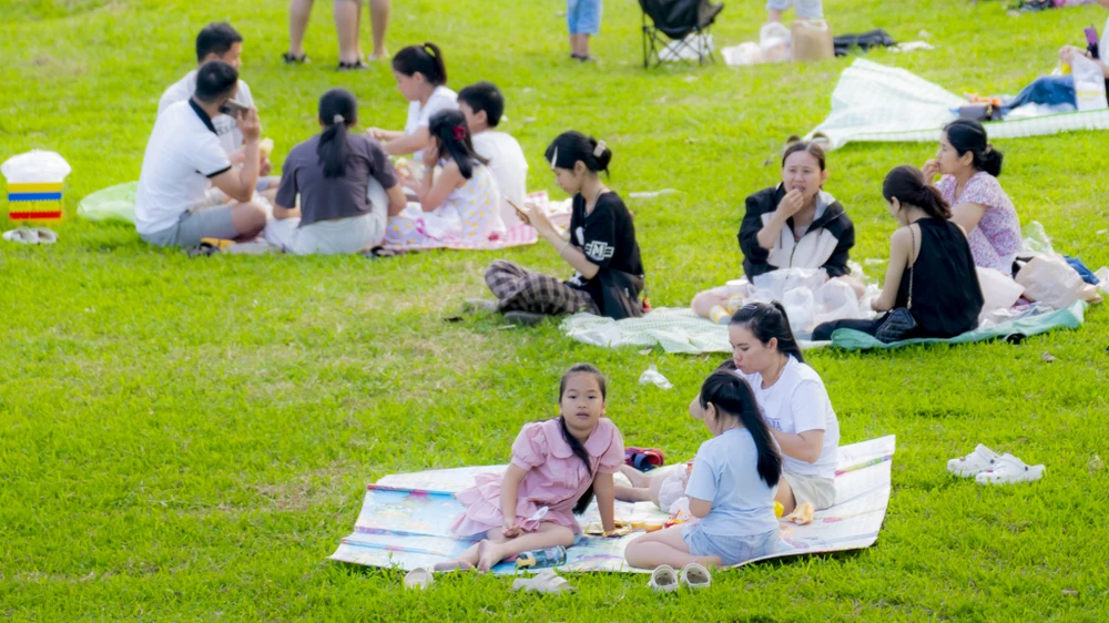 toa-do-giai-nhiet-ly-tuong-duoc-nguoi-hue-san-don-giua-ngay-he-ruc-lua (3).jpg