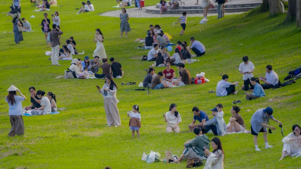 toa-do-giai-nhiet-ly-tuong-duoc-nguoi-hue-san-don-giua-ngay-he-ruc-lua (4).jpg